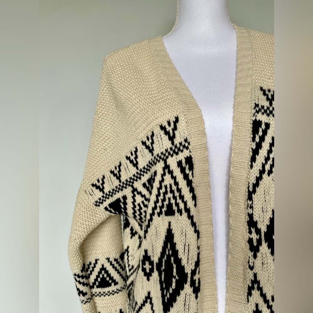 Debut brand chunky knit sweater | tribal print | open front | size 1XL/2XL | EUC - Picture 2 of 6